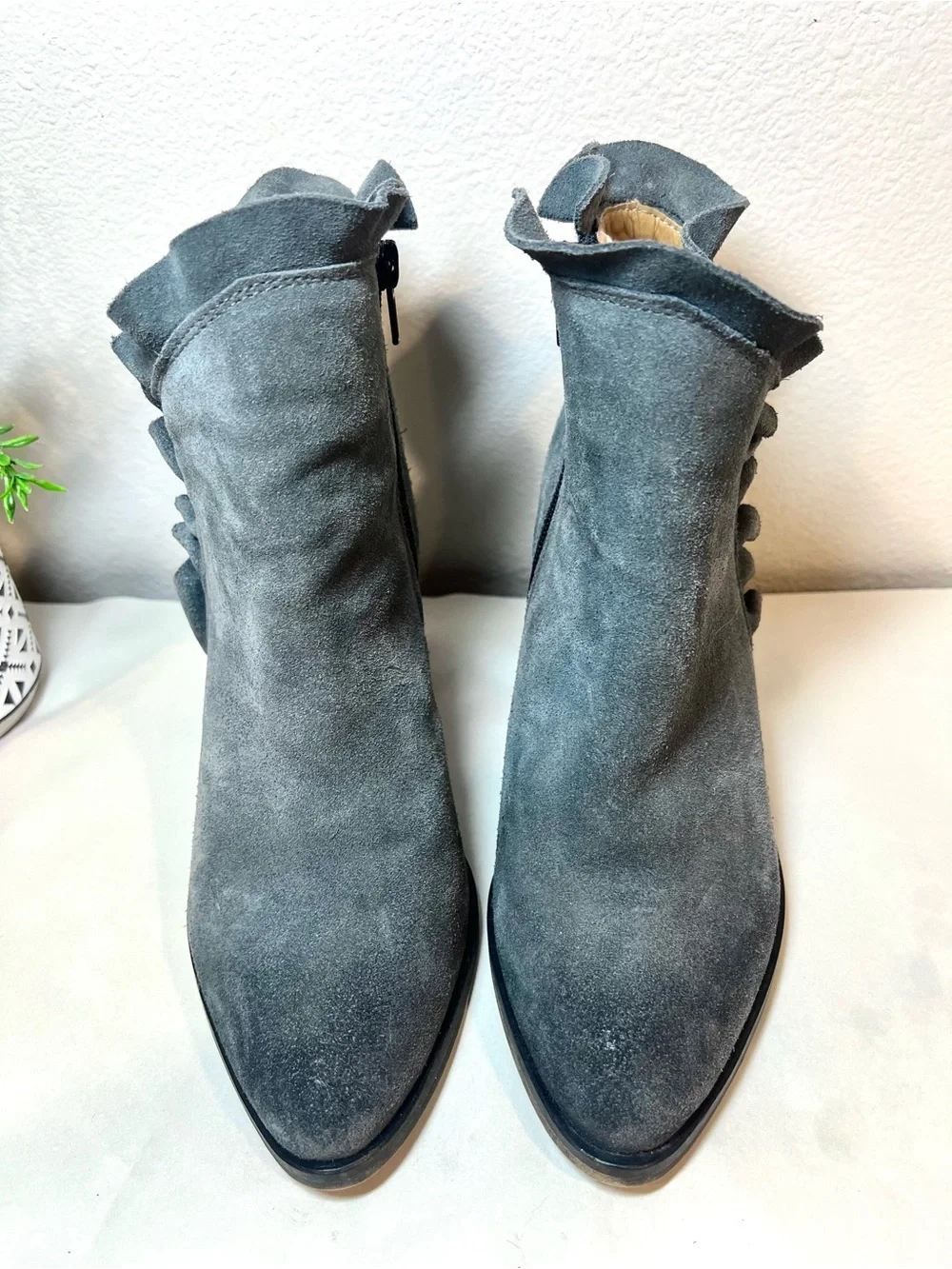 Klub Nico “Bellamy” Women’s Ruffle Ankle Booties Bluish Gray Suede Boots | SZ 6